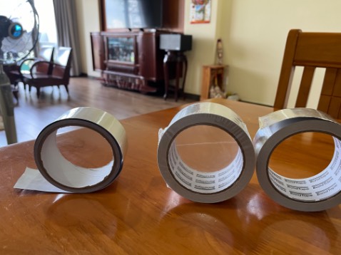 Băng keo dính rất kém,không dùng được