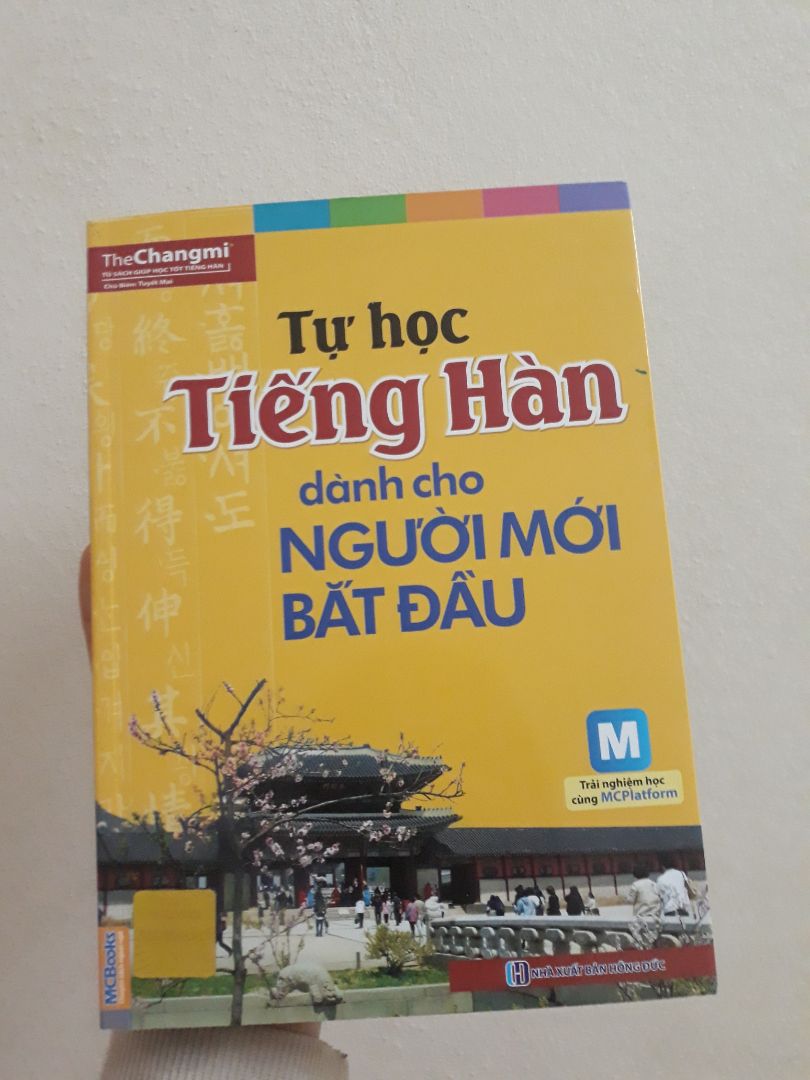 Sách rất hay luôn ạ. Giao hàng cực nhanh. em cứ nghĩ mấy hôm nữa mí về ai ngờ vừa đặt hôm qua hôm nay đã có hàng rồi ạ. Anh shipper cũng rất thân thiện luôn ạ. Sách có đầy đủ chi tiết phù hợp với các bạn mới học như mình nhaaa
