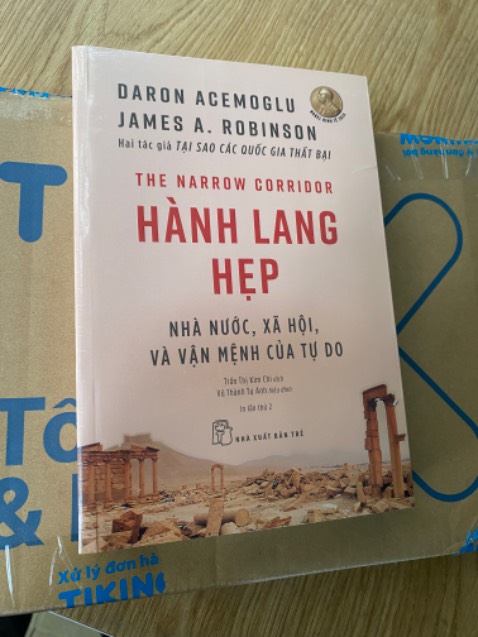 Sách mới tinh, nguyên seal, đóng gói rất cẩn thận.