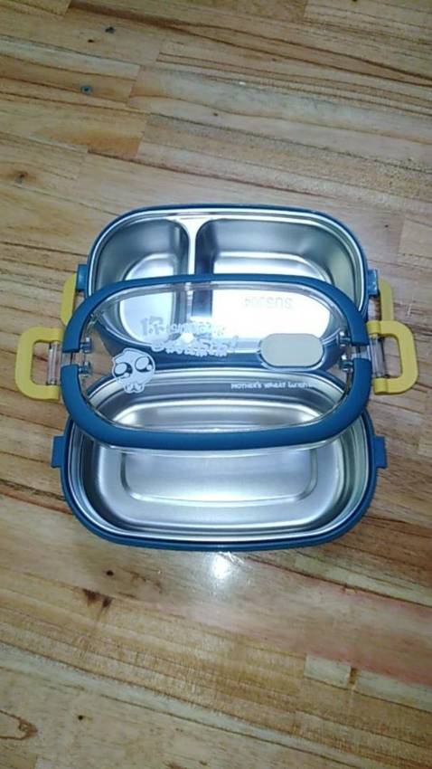 Shop giao đúng mẫu hộp cơm vừa xinh vừa gọn đầy đủ combo túi đựng cốc đựng canh thìa muỗng . Chưa dùng nên không biết giữ nhiệt lâu không . Như này so với túi tiền thì mọi người nên mua thử