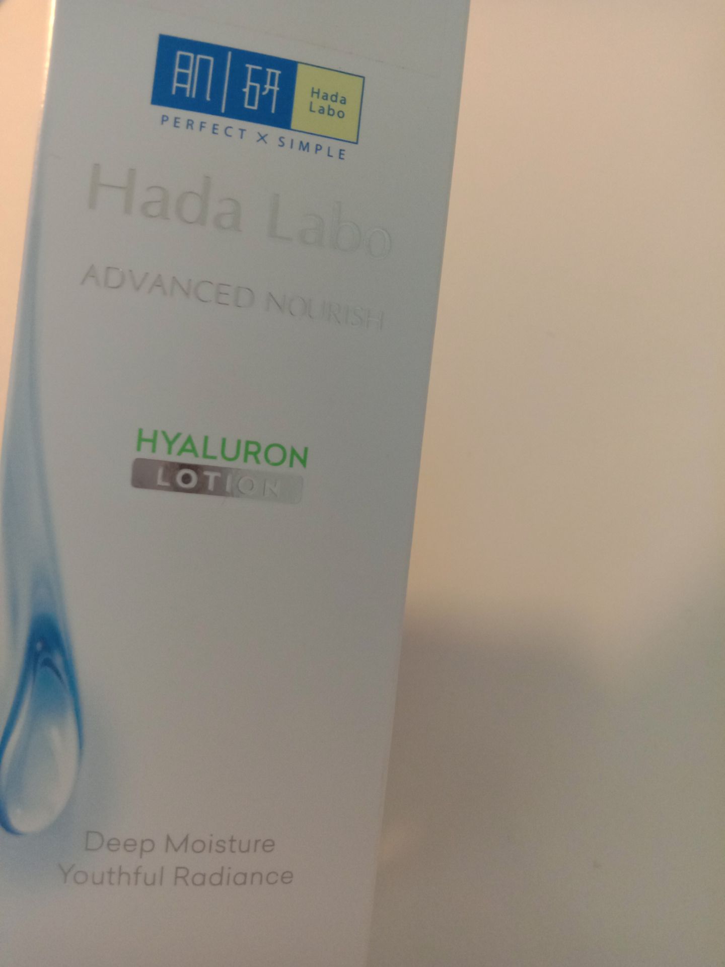 mình thấy lotion hadalabo giá bình dân nhưng quá oke luôn, dùng xong da căng mướt hẳn, thấm cũng nhanh, lành tính. Mình dùng 1 số lotion khác rồi nhưng thấm k bằng hadalabo 
tiki đóng gói rất cẩn thận. date tới 6/2024 lận, trước mình xài chai nhỏ đã rất lâu hết rồi. nch rẻ, tiết kiệm mà cũng cấp ẩm tốt nữa