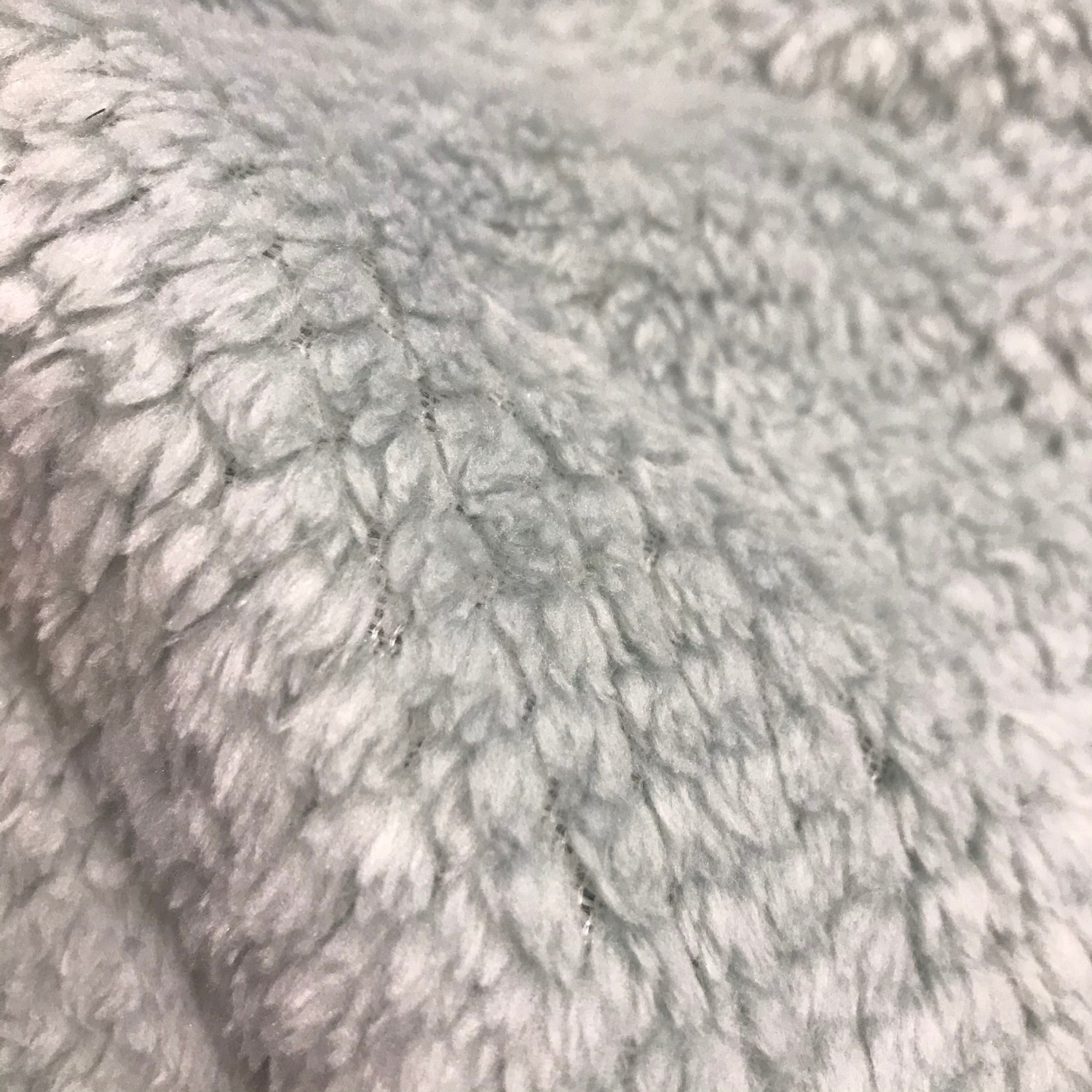 Sao trong hình khăn màu trung tính, không viền. Lúc nhận về thì khăn có viền caro đen trắng, may cẩu thả cái đồ treo khăn. Hình ảo, không giống sản phẩm thật. Không hài lòng lắm!