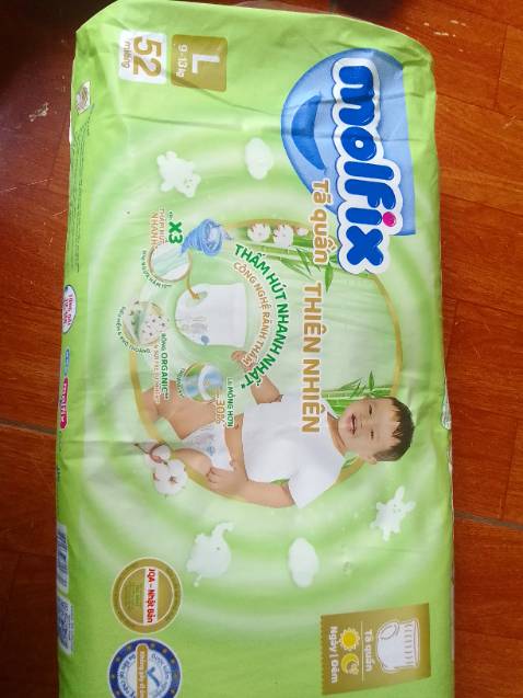 Bỉm mỏng, nhẹ, mềm, thấm hút tốt. Dùng đêm ko bị tràn. Lúc đặt là bịch 54+ 8. Lúc giao là bịch 52 miếng