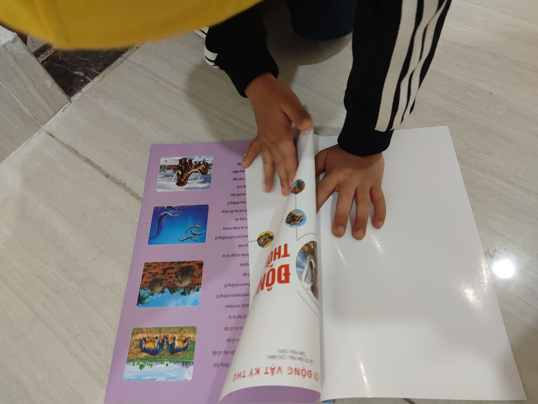 e bé rất thích bộ sách này