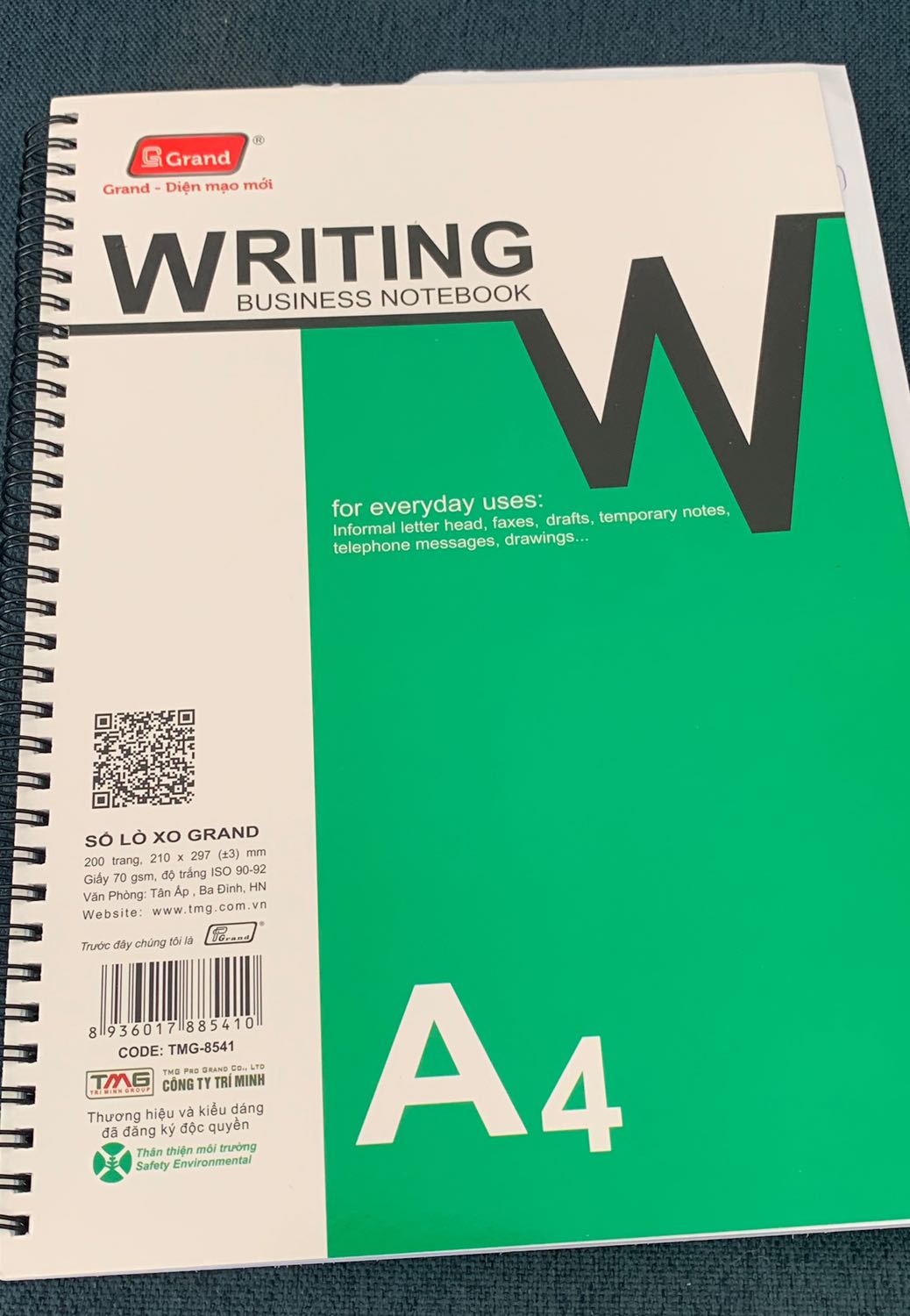 Sổ to dày đẹp như hình. Giấy cũng trắng và dày lắm ạ.