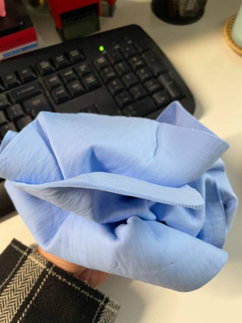 Khăn giao không giống hình giới thiệu sản phẩm, không có các sợi bông. Kích thước 30x40cm sai so với quảng cáo 30x60cm. Nhận hàng xong cực kỳ thất vọng!!!!