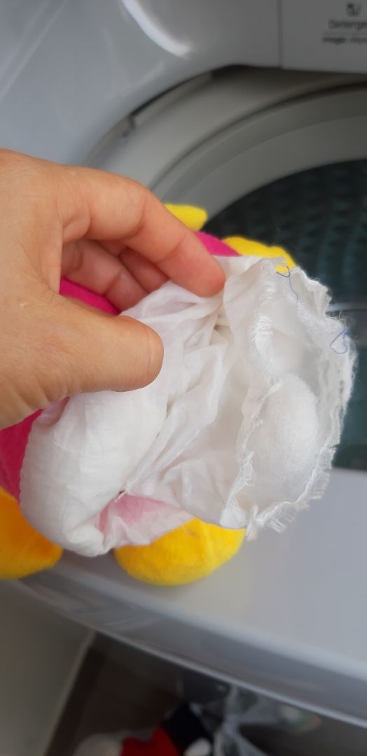 Khăn quá nhỏ, mỏng, k thấm nước. 10 cái mà bằng 3 cái thì làm 3 cái thôi chứ cắt nhỏ quá k tiện tí nào.