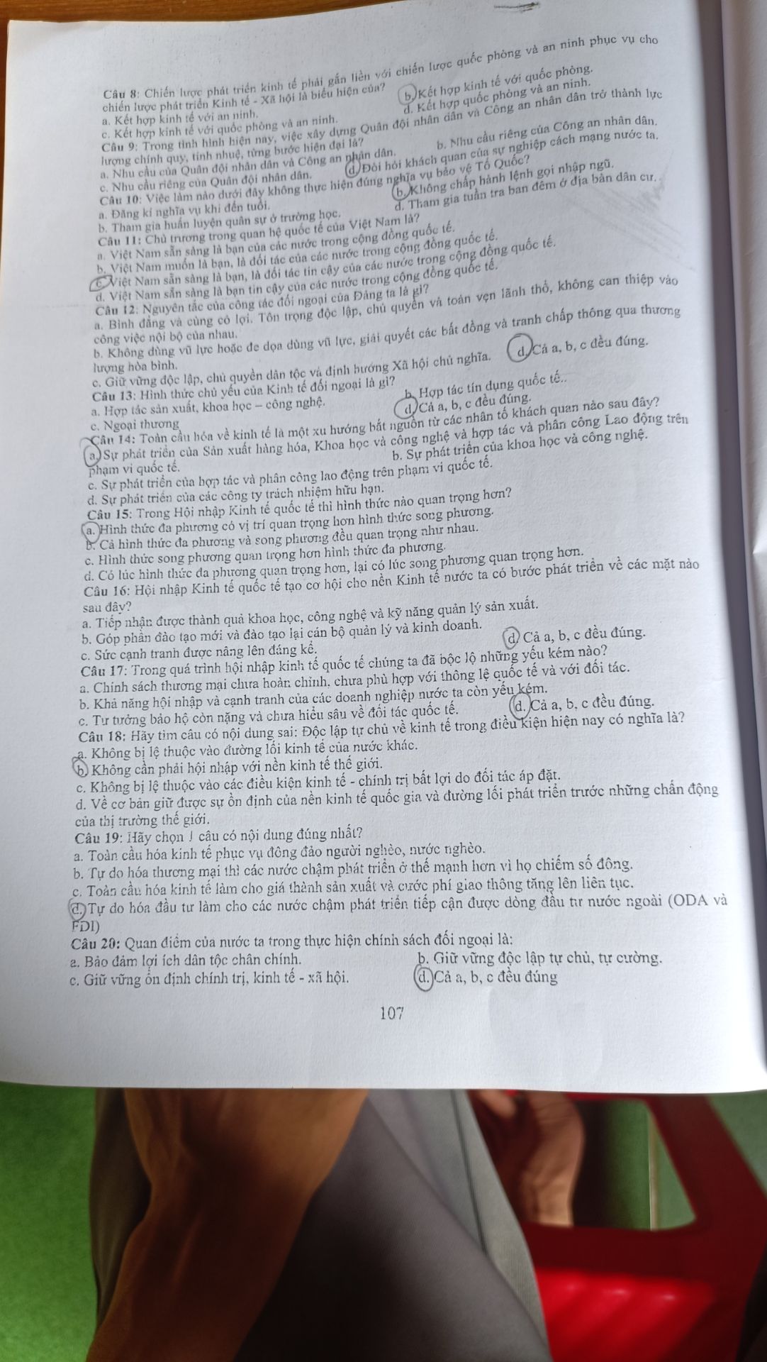 phạt mức án 30 năm tù và bồi thường hơn 18.000 tỷ đồng liên quan xảy ra tại TrustBank nhưng vì lý do sức khỏe nên bà này chưa thể thi hành án và đã qua đời.