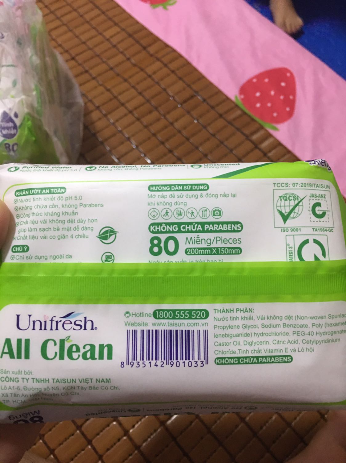 Mình mua giá 119k cho 6 gói 80 tờ
Shop đóng gói cẩn thận. Giao hàng nhanh
Gói hàng to.
Hàng mới sản xuất. Giấy dùng chất lượng. Có mùi lô hội nhẹ