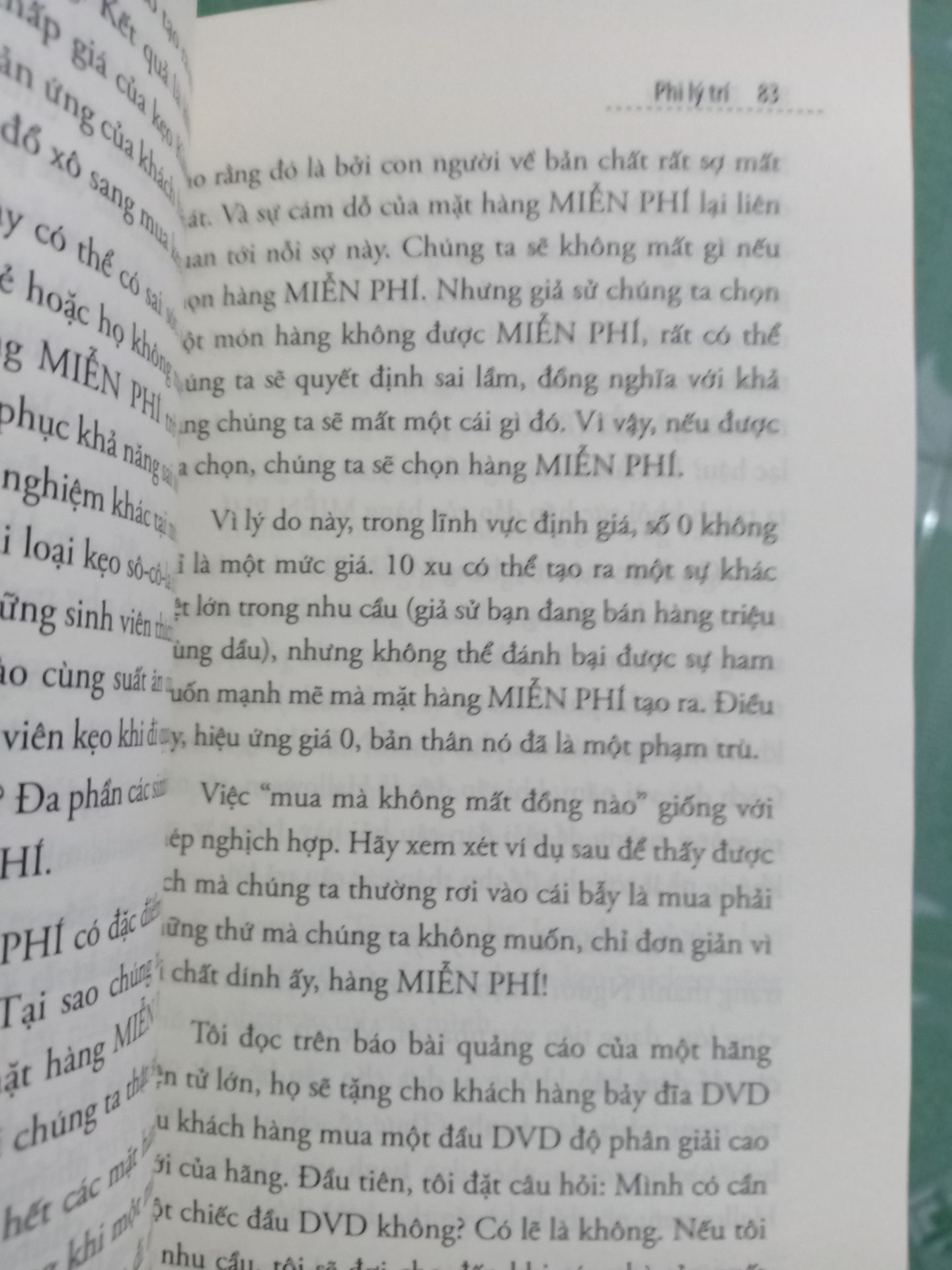sách gửi về bọc rất kĩ và cẩn thận.Tuy nhiên nội dung hơi khó hiểu và đối vơi những người tư duy  chậm như mình thì phải đọc rất nhiều lần mới hiểu được 1 phần.Hơn nữa dẫn chứng của sách theo kiểu của Mỹ ấy,nên lắm lúc cũng không hình dung ra.Nhưng tóm lại đây là cuốn sách đáng để đọc