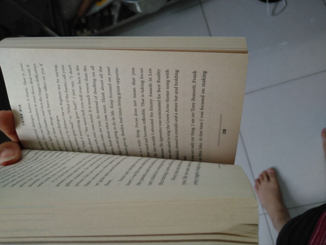 Minh moi nhan hang hom nay. That vong qua. Sach 152k ma giay nga vang, bia sach cong venh.. tha mua o tiem sach cu con re hon..