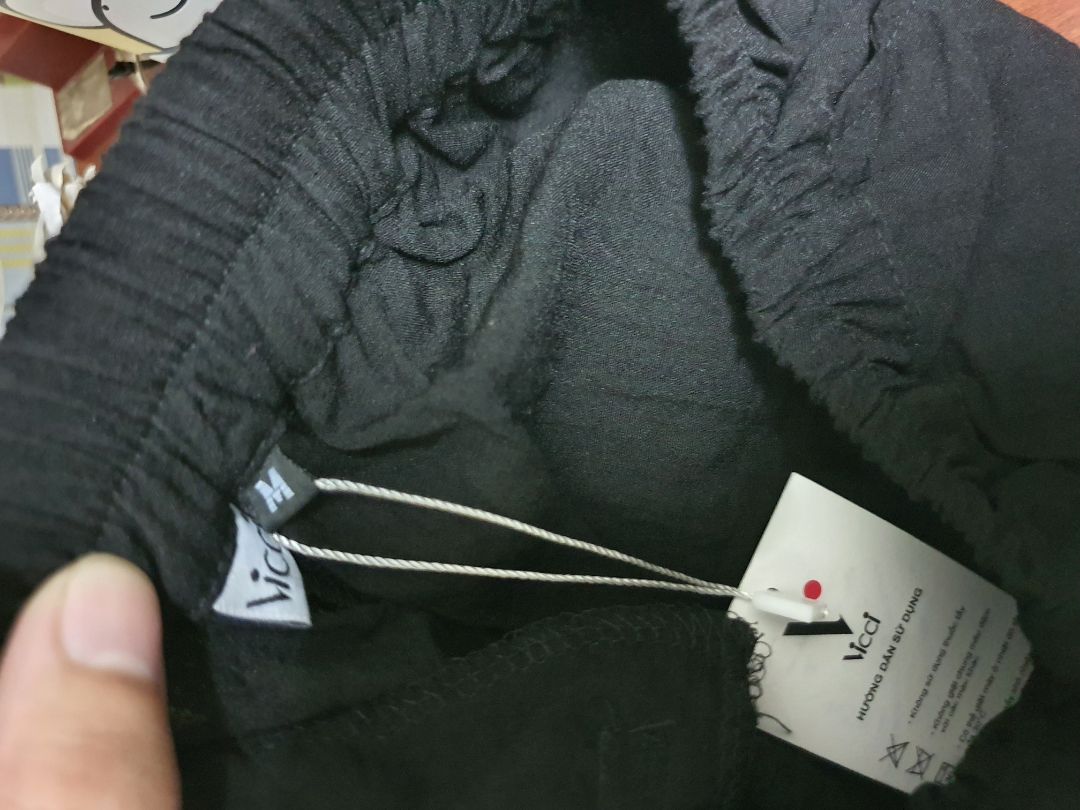 Shop đóng gói cẩn thận, quần đẹp, vải okiee á
có điều mình là con trai mặc lên nhìn hơi mắc cười xíu thoy chứ vẫn thích lắm haha Shop đóng gói cẩn thận, quần đẹp, vải okiee á
có điều mình là con trai mặc lên nhìn hơi mắc cười xíu thoy chứ vẫn thích lắm haha