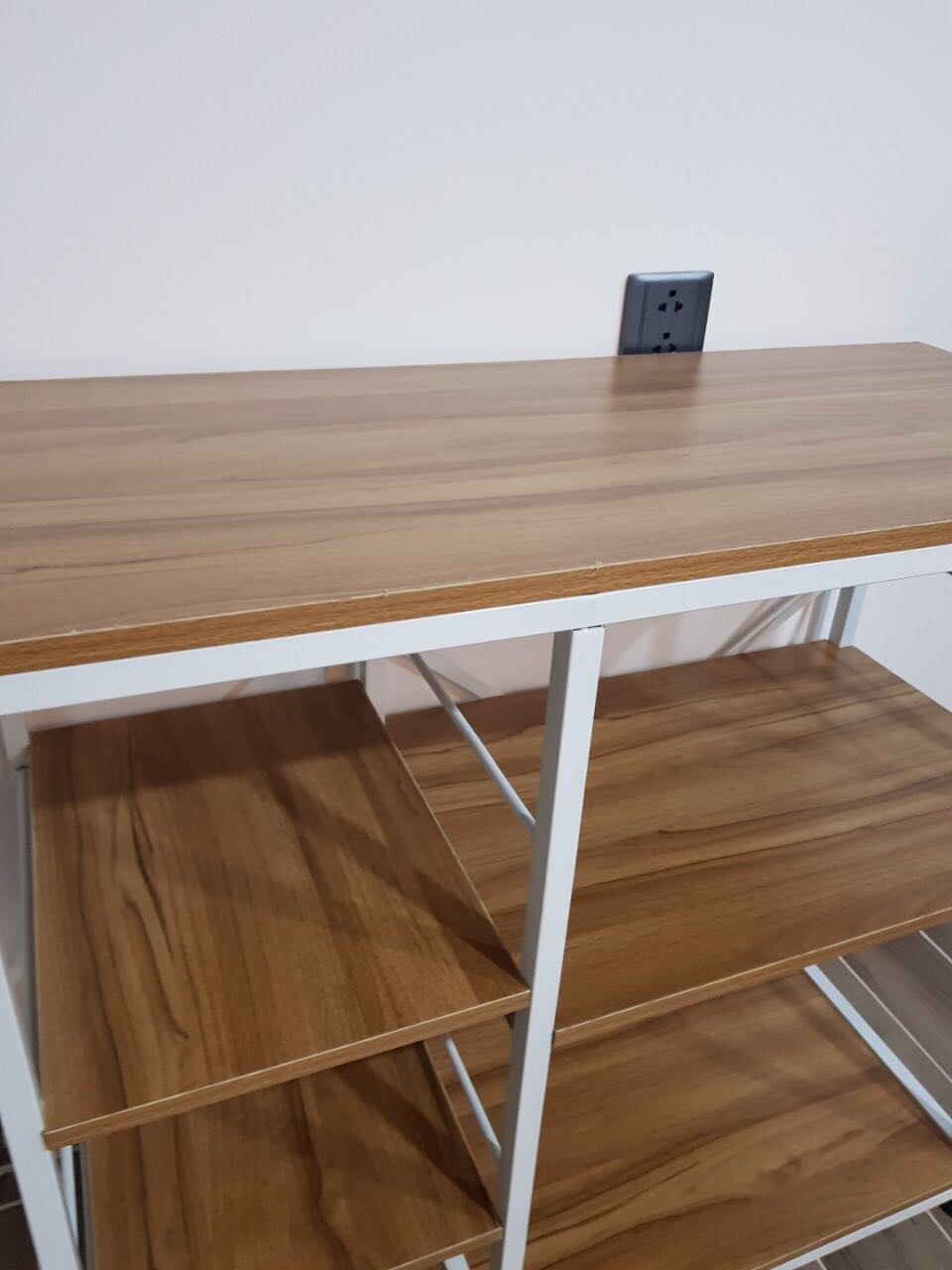 Kệ đẹp, ok lắm ạ,  kệ chắc chắn để dc nhiều đồ lắm nhé mn
đóng gói cẩn thận, giao hàng nhanh,  sẽ ủng hộ shop tiếp nhé.