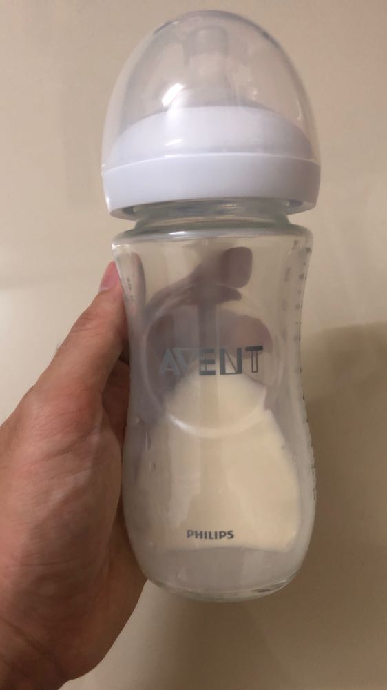 hàng chính hãng, thuỷ tinh nên hơi nặng chút, nhưng vệ sinh bình dễ