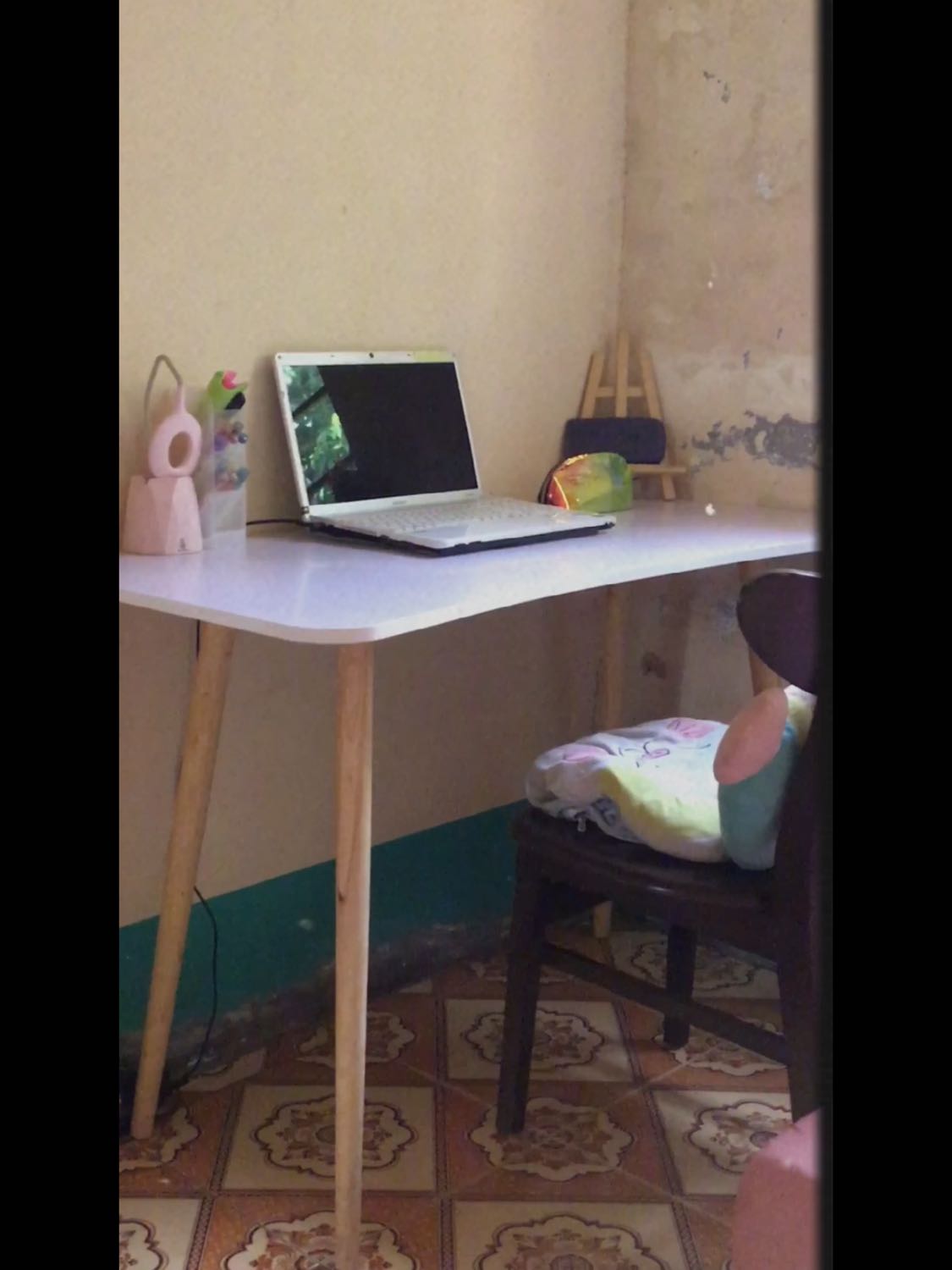 Lời đầu tiên là cực cực cực xxx ưng ý, ship nhanh gọn lẹ . Về tới hàng k có trầy xướt, ship giao hàng nhanh dth. Giao đầy đủ phí ship bàn này 15k ( m đắn đo bên sàn S 1 tg tính mua bàn cũng tương tự nv mà 655 rồi thêm ship 200 ) hên may shao mà tìm kiếm dc chiếc này. Ưng qtqđ tổng thiệt hại là 428. M nt shop cũng rep nhiệt tình. Thấy lượt mua ít m cũng de sợ mà liều, nma bàn có hơi tý sụt sịt do chân bàn m gắn k đúng lỗ nó hay sao. 1 chân hơi lung lay còn lại ok . phản hồi để có ai mà mua hàng khó tánh như m thì xem dc đánh zá này. Mua đi hihi