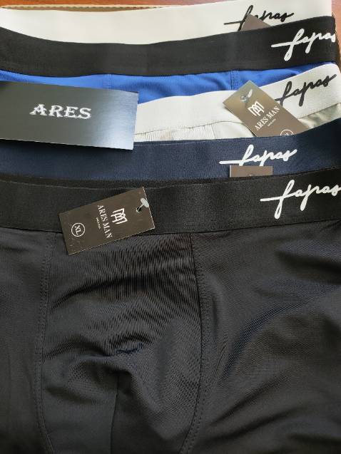 Quần mẫu đẹp, vải mịn mát, sờ khá thích, giao hàng nhanh, chưa giặt thử xem có ra màu nhiều không, đáng để thử!