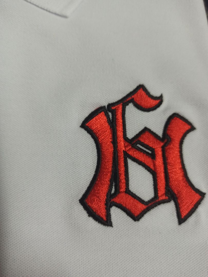 Áo rất ok. Mình nhận được áo r nha shop, kiểu áo màu sắc và size đúng như giới thiệu
Chất lượng vải dày không bị xù lông, các đường chỉ thêu logo rõ ràng sắc nét như hình
Gói hàng cẩn thận giao hàng nhanh, kèm theo lời nhắn rất dễ thương từ shop
Chăm sóc khách hàng chu đáo. Nói chung mình rất hài lòng, mặc áo body ôm cơ thể 10/10
Chúc shop ngày càng phát triển.