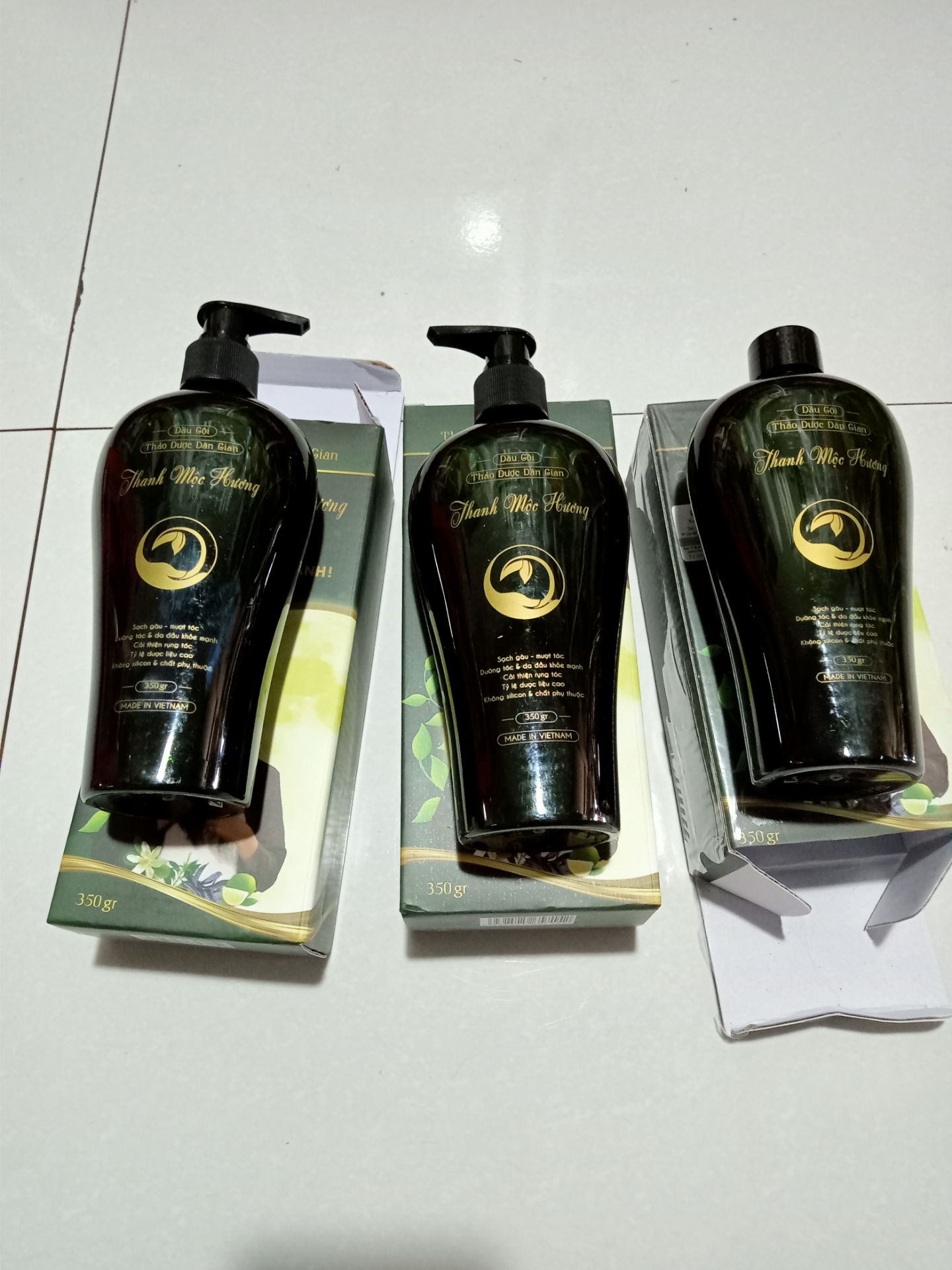 tôi đặt 3 chai gội có vòi... shop gửi 3 chai. nhưng trong đó chỉ có 2 chai có vòi, còn 1 chai ko có vòi, vậy mà Shop tính tiền giống nhau tại sao....?