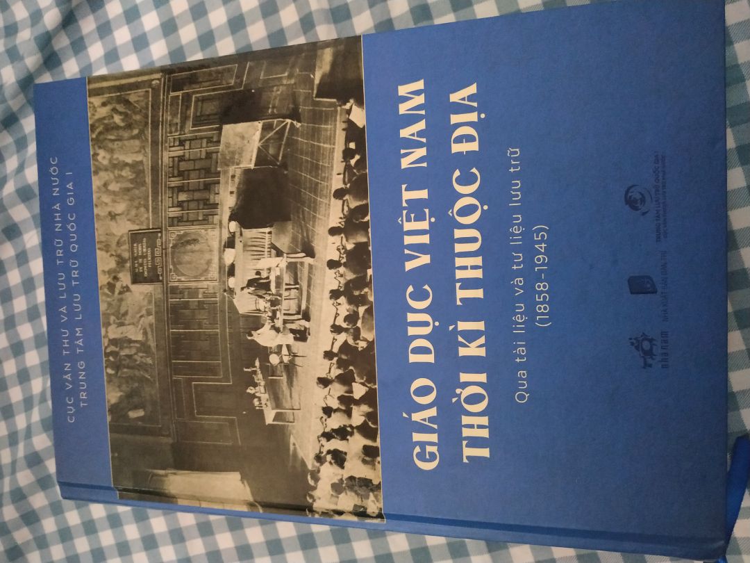 Sách hay, nhiều thông tin hấp dẫn. Bìa cứng, chắc chắn. Giao hàng nhanh chóng, cẩn thận. Shipper chu đáo. Rất đáng đồng tiền!