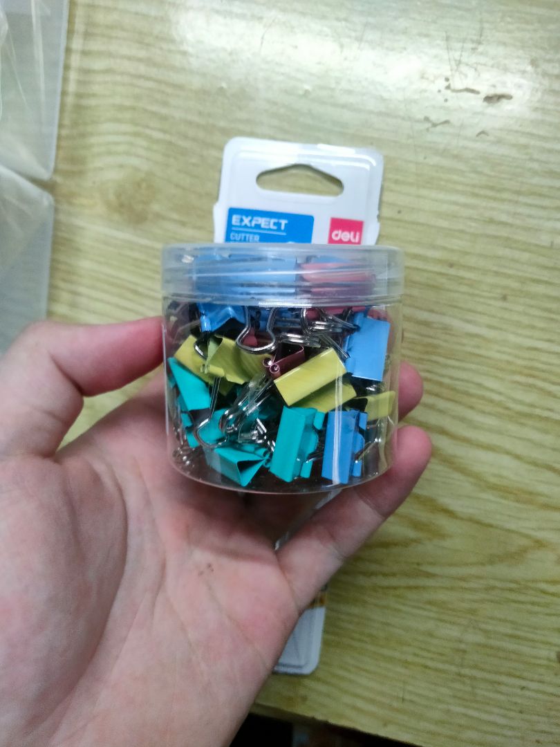 Giao hàng sớm, đúng mô tả. 
Hộp nhựa dày, hơi mềm xíu nhưng nắp vặn nên vẫn chắc chắn, không như loại nắp đậy lỡ làm rơi là đổ tùm lum.