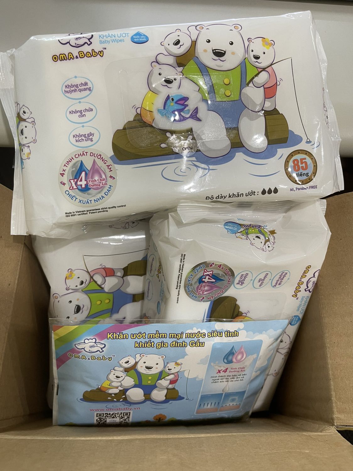 Sản phẩm không mùi, mỗi lần mua là được tặng kèm quà, đã dùng nhiều lần và rất thích 👍🏻