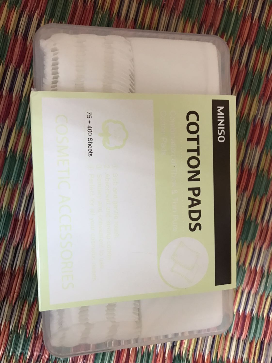 Em này thường thường, đặc biệt cái em 1 lớp tuy mình mỗi lần sử dụng em í đều phải 3-4 miếng, lên da mặt mình vẫn bị đau í. Lần sau mình sẽ không mua lại cái này