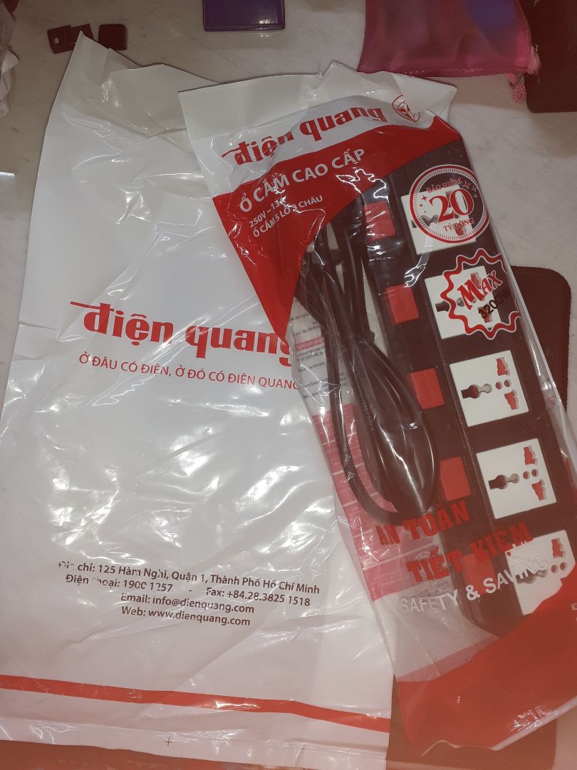 sao lần này Tiki đóng gói xuề xòa v. Chỉ có 1 cái bọc điện quang gói băng keo vậy là gửi rồi. lỡ mà trong quá trình di chuyển bị va đập thì sao. chất lượng thì chưa dùng nên ko bình luận dc.