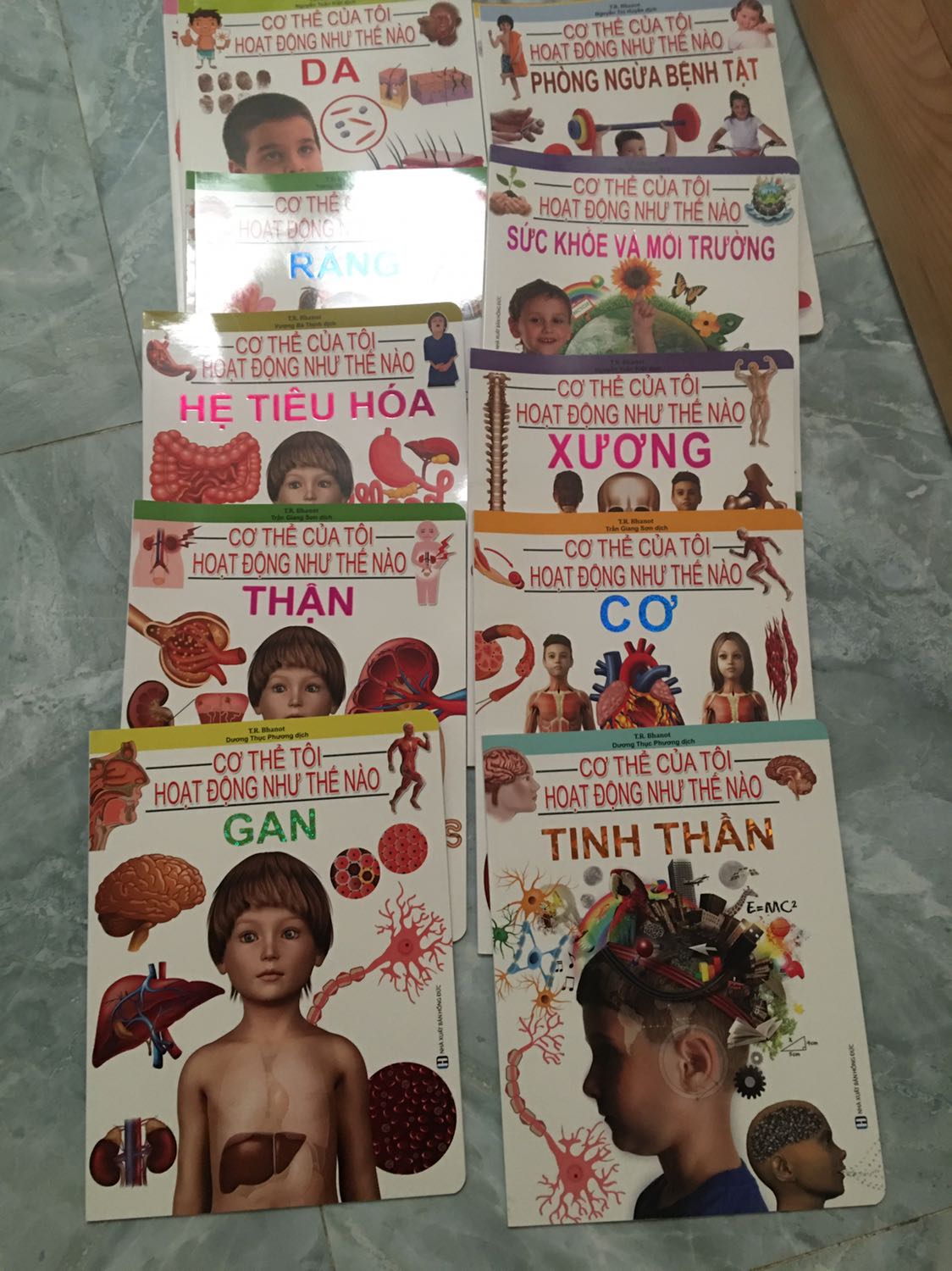 Chất lượng giấy và mực in tốt, shipper thân thiện giá hợp lý bao bọc cẩn thận