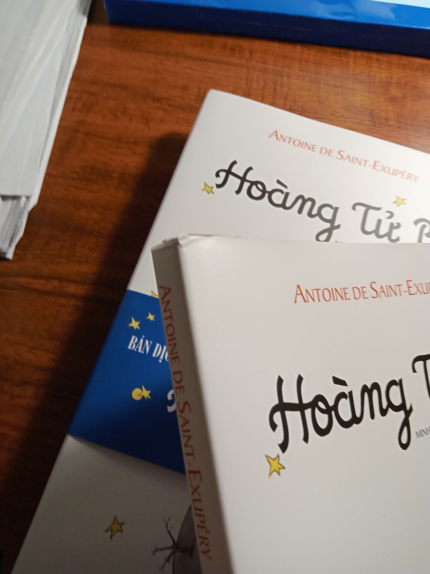 những câu chuyện nhẹ nhàng, từ ngữ dễ hiểu,không hoa mĩ nhưng lại mang đến rất nhiều ý nghĩa. Vì vậy mình đã chọn mua làm quà tặng với hi vọng người đó sẽ bớt buồn phiền trong cuộc sống khi đọc sách này
Sách bọc cẩn thận và giao hàng nhanh lắm
Cảm cơn Fahasa