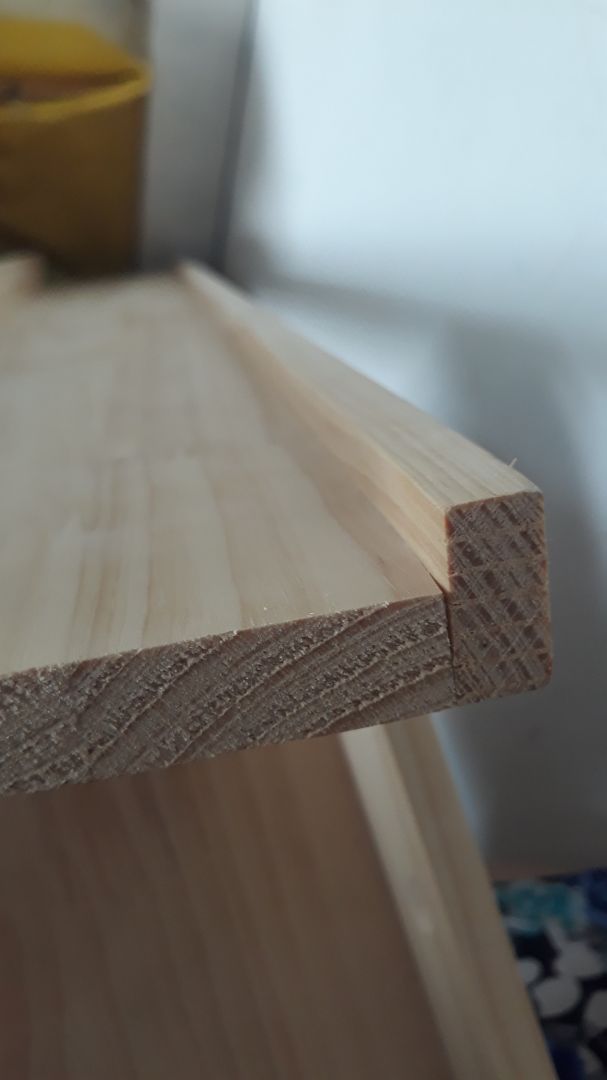 Chất lượng quá kém, gỗ mà giống giấy carton, bề mặt mềm, chỉ cần lấy móng tay quẹt nhẹ trên bề mặt là có vết chầy lõm vào, nói chung là chất lượng quá kém không nên mua. Chất lượng quá kém, gỗ mà giống giấy carton, bề mặt mềm, chỉ cần lấy móng tay quẹt nhẹ trên bề mặt là có vết chầy lõm vào, nói chung là chất lượng quá kém không nên mua.