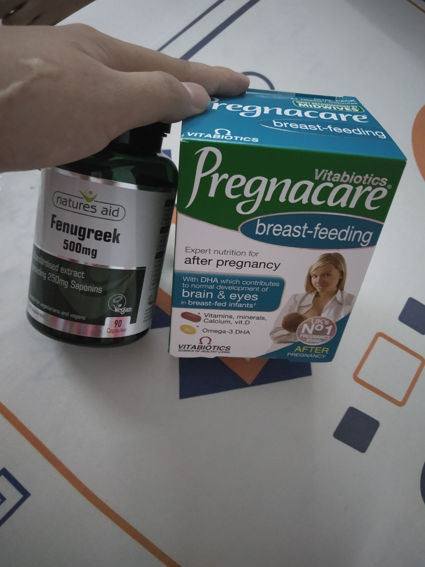 mua bộ đôi này uống thấy cũng nhiều sữa hơn xíu nhiwng chắc do cơ địa vẫn k đủ cho con bú. còn chị mình uống thì tràn trề