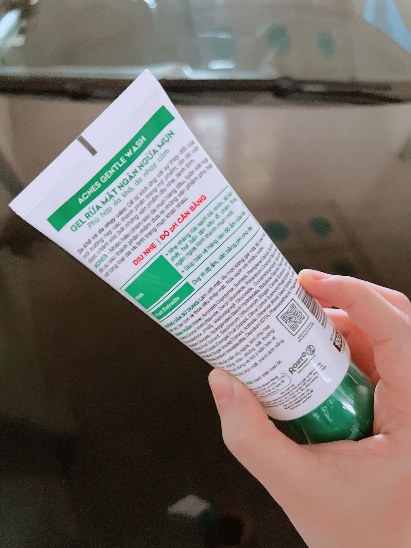 srm dịu nhẹ, đây là lần thứ 2 mình sử dụng srm này, mùi nhẹ, không có cảm giác khô căng sau rửa. srm dịu nhẹ, đây là lần thứ 2 mình sử dụng srm này, mùi nhẹ, không có cảm giác khô căng sau rửa.