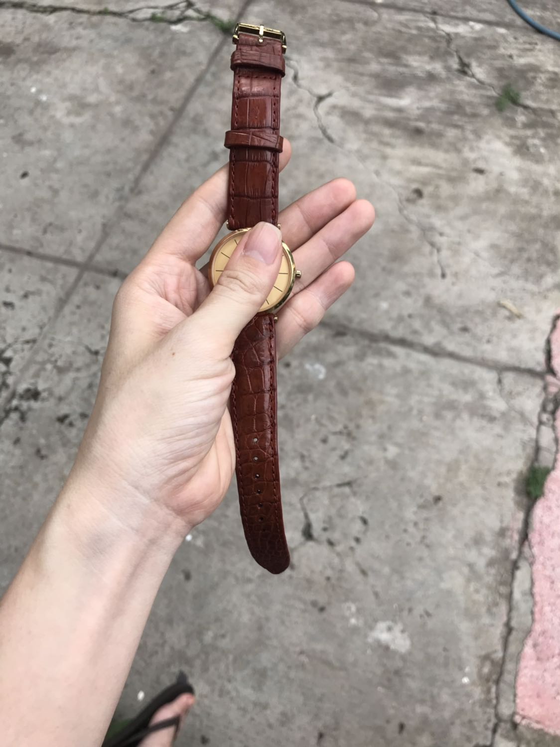 Hình màu nâu đỏ. Hàng màu nâu vàng. Da mềm, dễ thay lắp. Giao hàng nhanh.