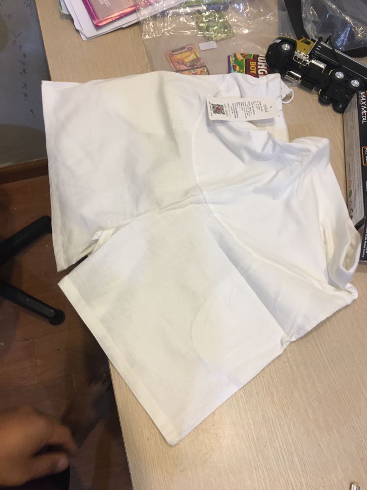 Quần có chất vải tốt, đường chỉ may chắc chắn, vòng bụng có độ co giãn lớn