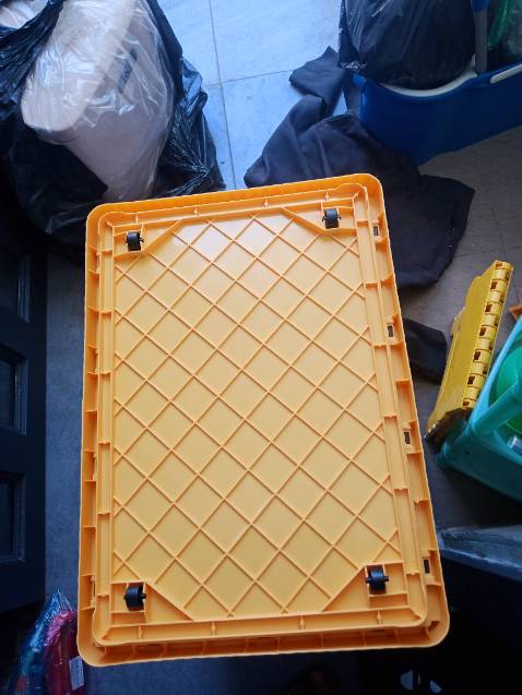 Hộp chứa dc nhiều đồ nhưng thành hộp hơi mỏng. Nhà bán giao đầy đủ phụ kiện và đúng số lượng. Tiki hỗ trợ giao hàng rất tốt.