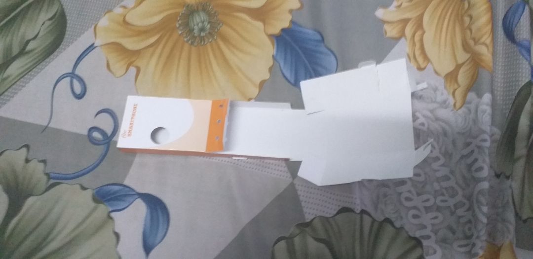 hộp bị rách, tai nghe chỉ nghe được 1 bên, mong tiki cho đổi trả