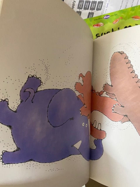 em bé nhà thíchg rất thích voi, sưu tầm nhiều cuốn có hình chú voi rồi và cuốn ehon này rất đặc biệt, cảm ơn shop nhiều