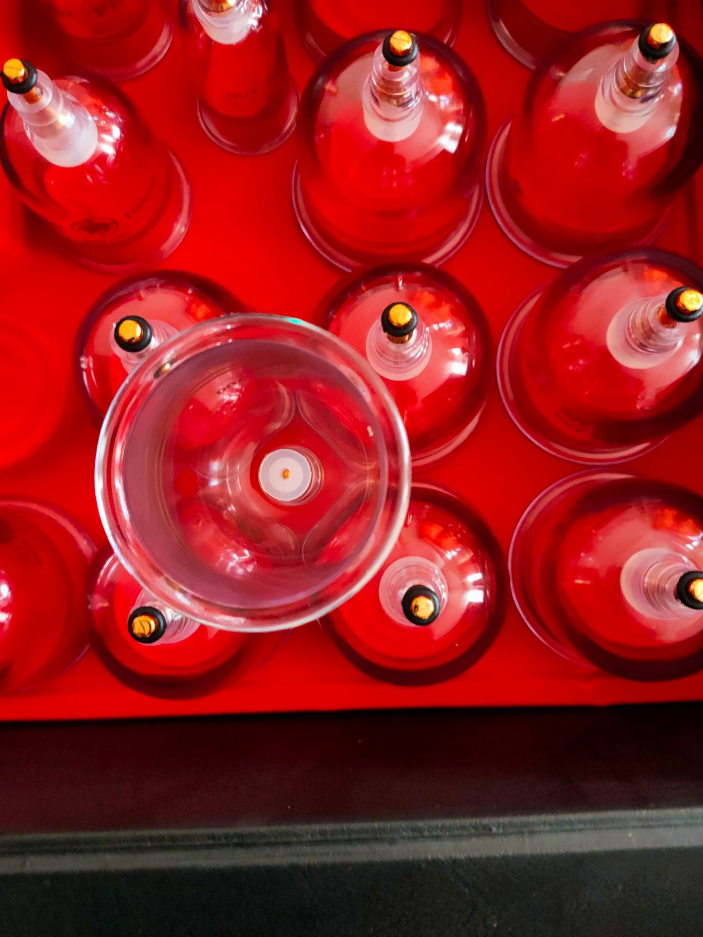 Nhà mình mua bộ này cách đây 10 năm, nay cũ quá mua bộ mới, hơi thất vọng sau chừng đó thời gian không cải thiện được gì, lần trước cũng bị 3.4 cái không sử dụng được giờ cũng vậy, do cao su không tốt hay lắp ráp không tốt, bị ốm mà phải tháo ra lắp vào 😅😅😅. lúc được lúc không.