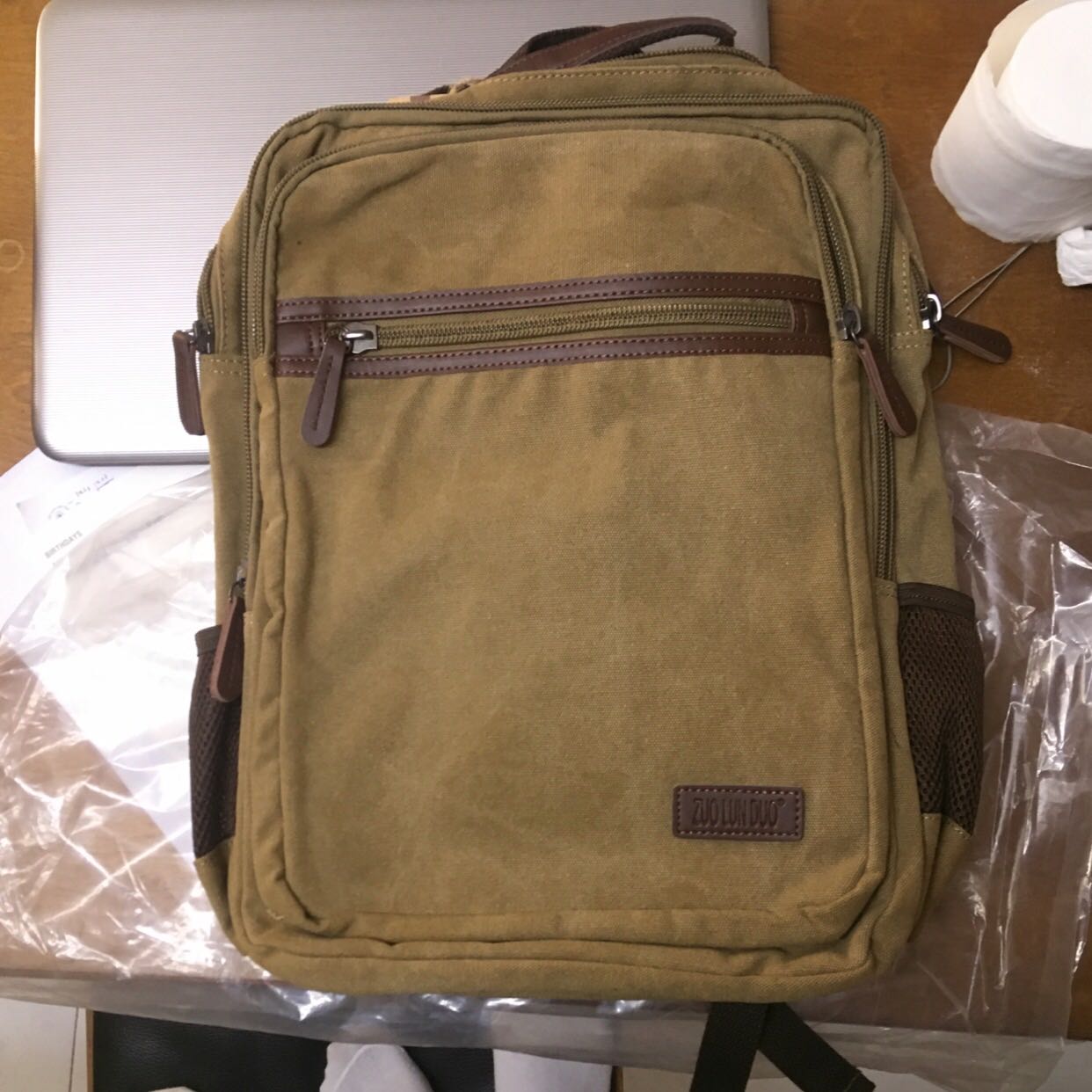 Hàng đúng như mô tả nha các bạn, ưng lắm. Laptop mình to để vừa nhé