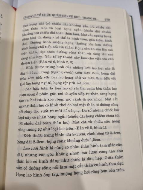 In chất lượng, giấy tốt, có thể giữ gìn lâu dài.
Trang 16 - Lời giới thiệu - dòng thứ 13 đến 16: "Lịch sử dựng nước và giữ nước của dân tộc ta trải qua những bước thăng trầm, thịnh suy; nhưng thế kỷ nào, triều đại nào cũng có chiến công, chưa bao giờ vắng người hào kiệt, chưa bao giờ thiếu bóng anh hùng."
