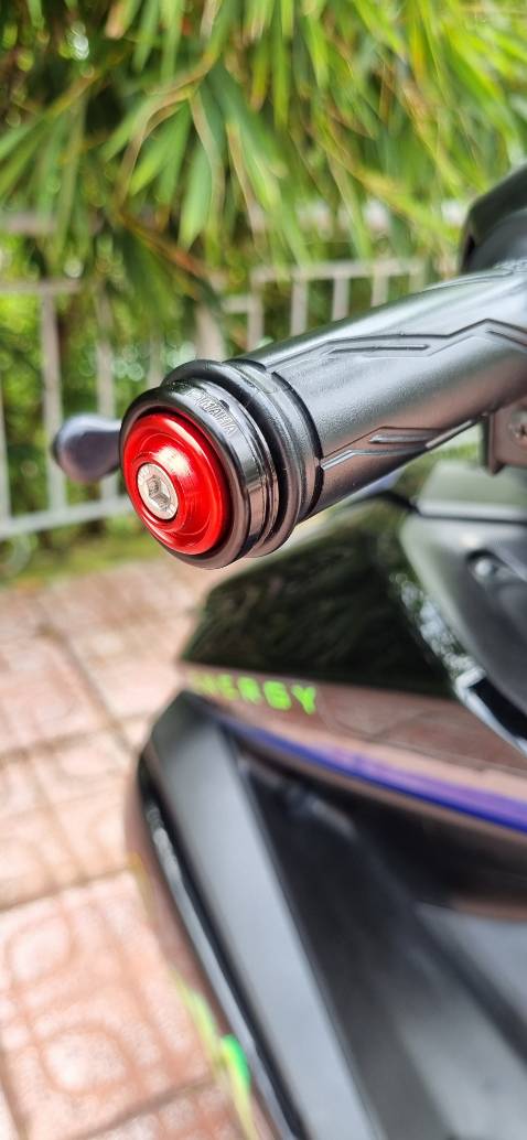 Gù chính hãng gắn như zin cho NVX V1 được luôn nha các bạn ,chỉ tháo ra gắn vào ko chế độ gì hết