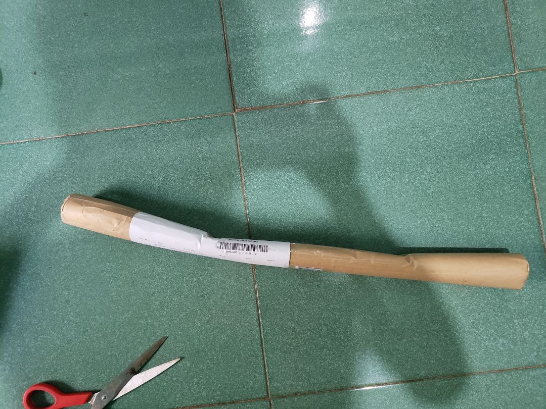 shop đóng gói cẩn thận nhé! gãy thế này dán lên thấy vết rạn