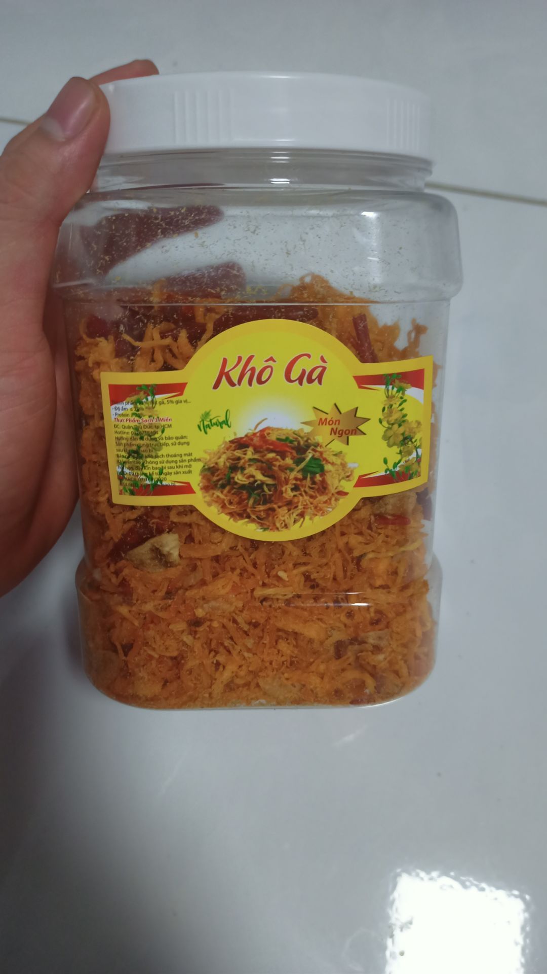 Lần đầu đặt hàng của shop, giao hàng khá nhanh, trước 2 - 3 ngày dự kiến, hàng nhận được ok, khô gà thơm ngon, đậm vị, mới sản xuất được 5 ngày, hạn sử dụng tới tháng 4 năm 2022,  đánh giá 5 saoooo