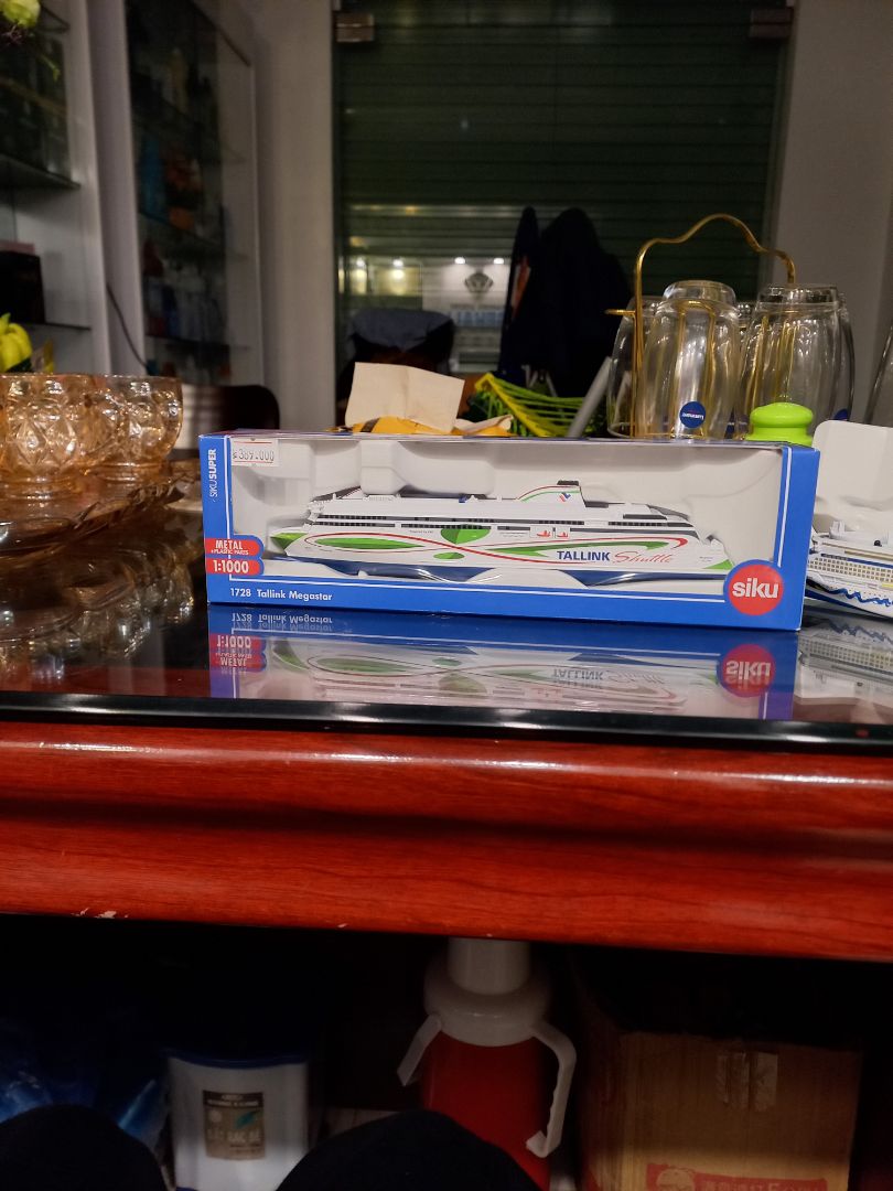 giao hàng nhanh chóng, sản phẩm đẹp, hàng như mới, đóng gói hàng kĩ càng, cực kì ưng shop. Hôm nào cí dịp ủng hộ shop