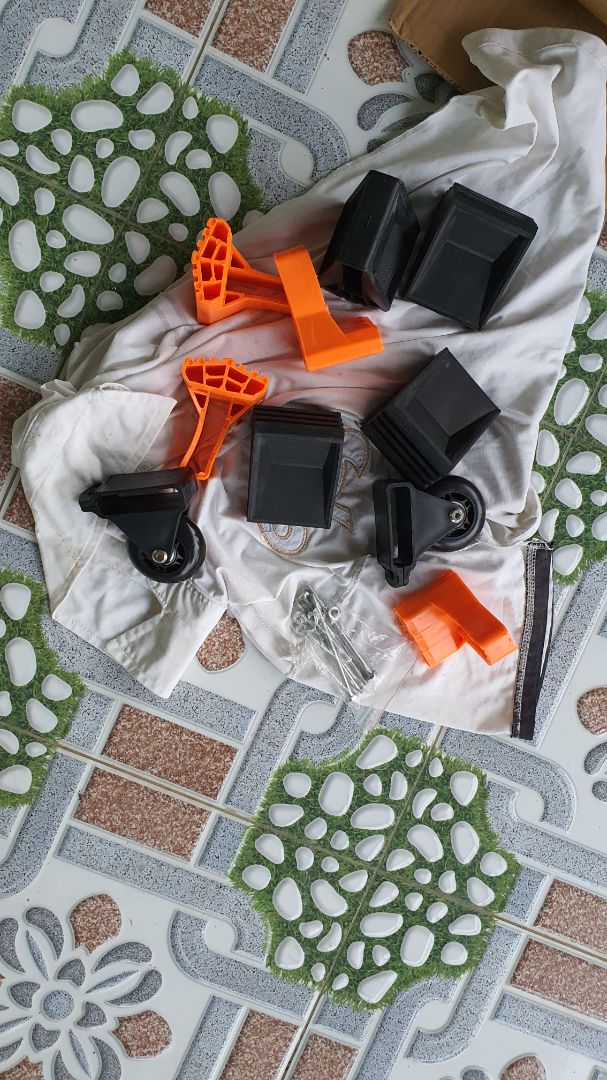 Thang cao rất chắc chắn, gia công chất lượng, độ bền thì để xài 1 thời gian xem thế nào. Nói chung hài lòng với sản phẩm