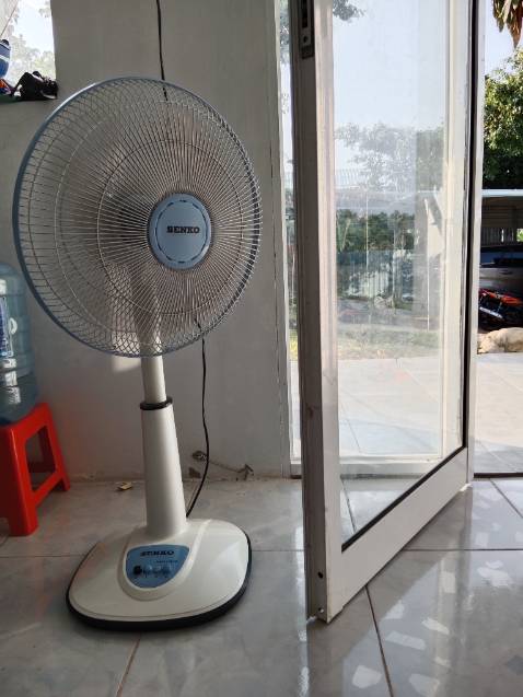 Về sản phẩm: Quạt mạnh chạy tốt, màu sắc và kiểu dáng đẹp, rất ưng ý.
Về giao hàng: Giao hàng nhanh, đóng gói kỹ, giao đúng sản phẩm, nhân viên nhiệt tình.
Giá: giá tốt so với thị trường bên ngoài.
Tất cả đều tuyệt vời.
Mua trên Tiki yên tâm về chất lượng và giá cả, dịch vụ tốt, luôn đặc lợi ích khách hàng lên hàng đầu.
Sẽ tiếp tục ủng hộ và đồng hành cùng Tiki.