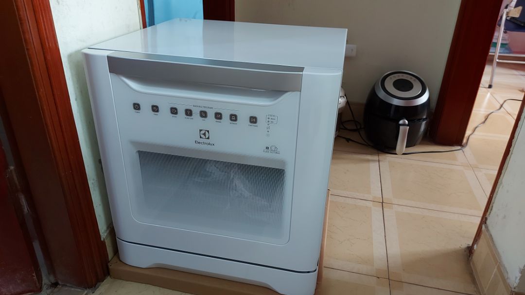 Hàng đóng thì ok. Nhưng giao hàng thì quá tệ. Tiki giao hàng cho nhà vận chuyển nhưng nhà vận chuyển không giao đến địa chỉ đăng ký mà để khách phải đến kho nhận. Nhận xong bên vận chuyển để 2 ngày không kết thúc đơn hàng. Tiki bảo miễn phí công lắp đặt nhưng để 3 ngày không ai đến lắp.