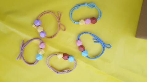 dây buộc tóc nasi đẹp lắm, dây co giãn tốt, cột rất sướng. Đặc biệt là giá rất rẻ so với mua ngoài chợ. Shop gói hàng khá kỹ. Cảm ơn sốp