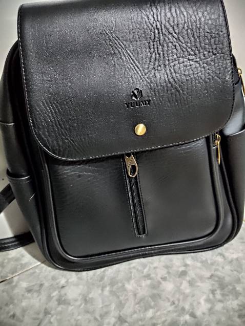 Hàng y hình. Đường may rất chắc chắn. Ba lô khá to và hơi nặng nhưng đáng để mua ạ. Sẽ ủng hộ và giới thiệu kh cho shop