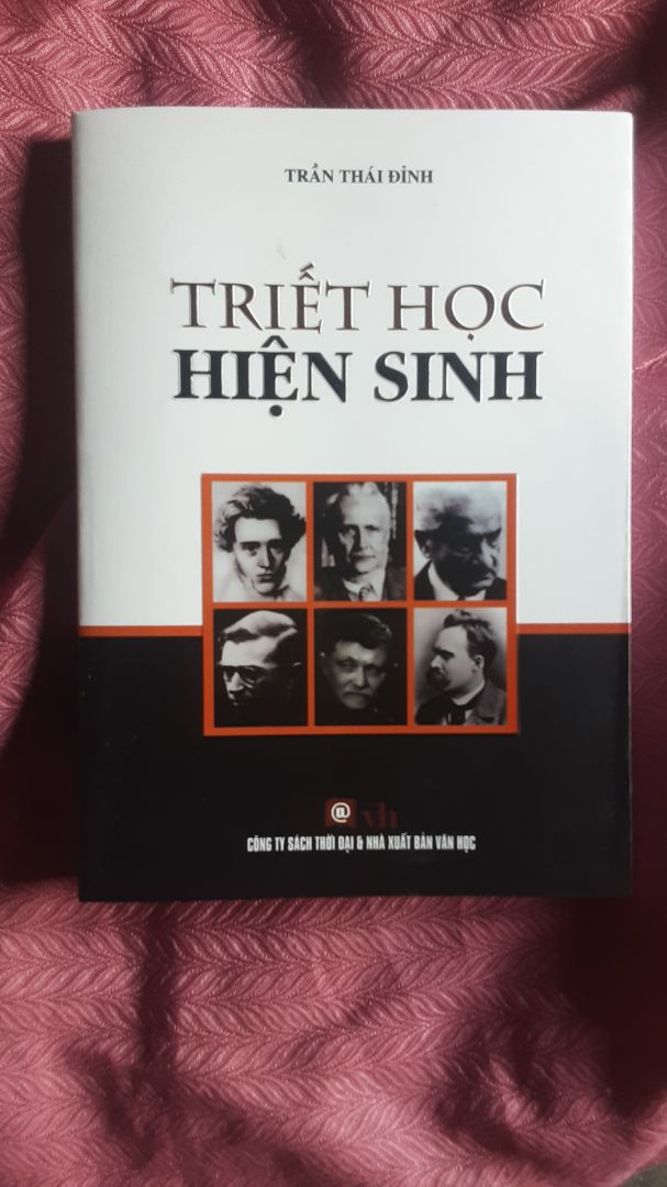 Sách khá dày, nhưng phần bìa ngoài dính bụi, bẩn chút xíu. Giao nhanh, 4* Sách khá dày, nhưng phần bìa ngoài dính bụi, bẩn chút xíu. Giao nhanh, 4*
